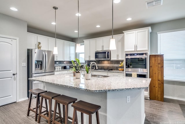 7604 Pecos Rdg, Boerne, TX 78015 - kitchen featuring appliances with stainless steel finishes, dark wood-style flooring, baseboards, and recessed lighting
