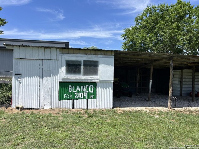 314 Trainer St, Blanco, TX 78606 - view of pole building with a carport and a yard