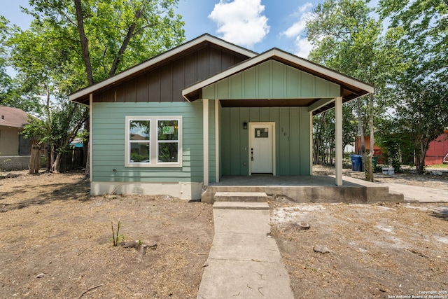 101 New York, San Antonio, TX 78214 - view of front facade featuring covered porch and board and batten siding