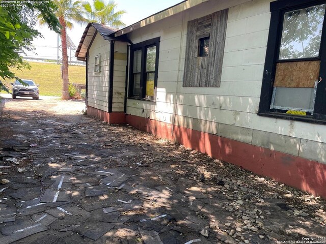 439 W Lubbock St, San Antonio, TX 78204 - view of side of home