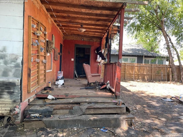 439 W Lubbock St, San Antonio, TX 78204 - view of wooden terrace