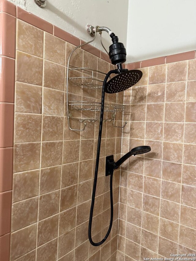 4606 Trailwood, San Antonio, TX 78228 - bathroom view of a tile shower