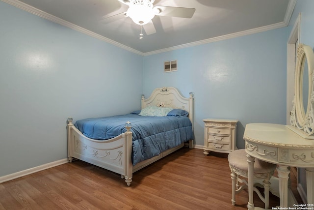 322 Pool, San Antonio, TX 78223 - bedroom featuring crown molding, wood finished floors, baseboards, and a ceiling fan