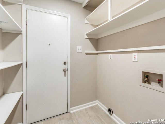 7363 Longing Trl, San Antonio, TX 78244 - laundry area featuring hookup for a washing machine and baseboards