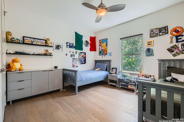 7 Saxby Gln, San Antonio, TX 78257 - bedroom with light wood-style floors and a ceiling fan