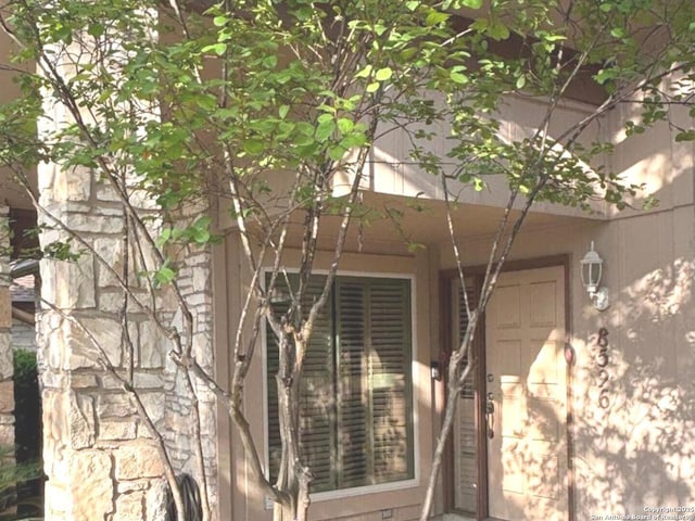 8526 Timberwilde, San Antonio, TX 78250 - view of side of home with stone siding
