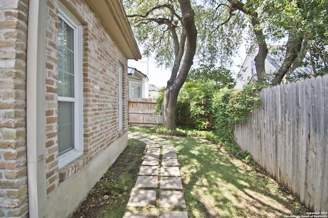 8 Kensington Ct, San Antonio, TX 78218 - view of yard