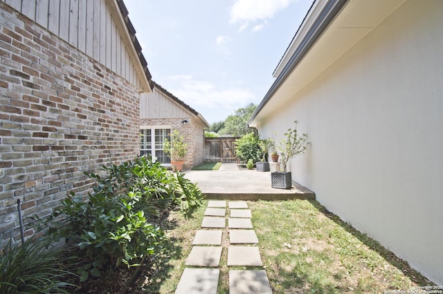 8 Kensington Ct, San Antonio, TX 78218 - view of yard featuring a patio area