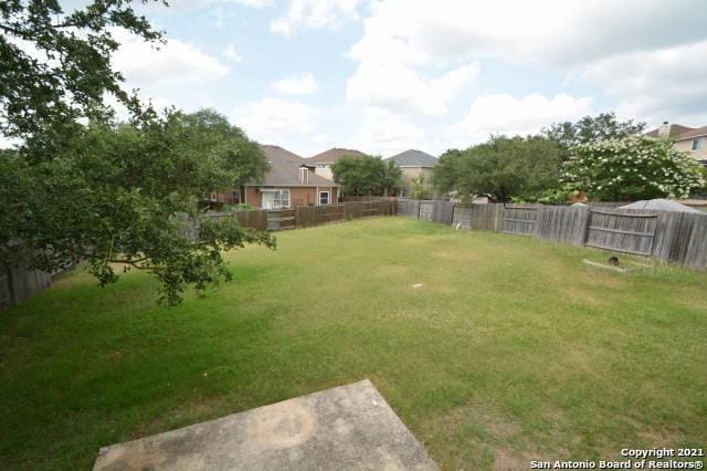 807 Maltese Gdn, San Antonio, TX 78260 - view of yard