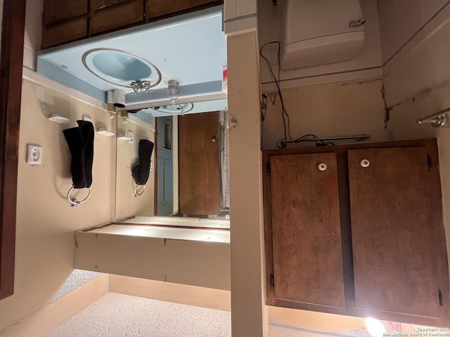 309 Royal, Converse, TX 78109 - view of laundry room