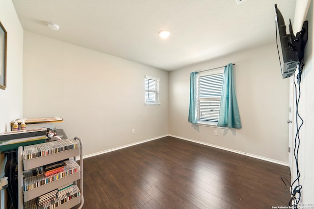 10815 Fox Trot, Converse, TX 78109 - unfurnished room with wood finished floors, baseboards, a smoke detector, and recessed lighting