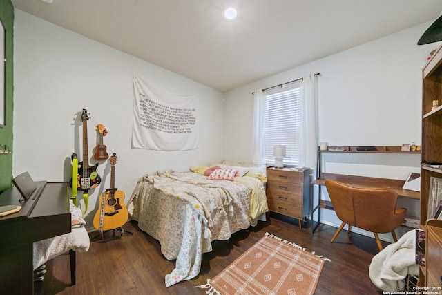 10815 Fox Trot, Converse, TX 78109 - bedroom featuring wood finished floors and an office area