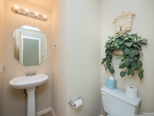775 Guna Dr, New Braunfels, TX 78130 - half bath with toilet