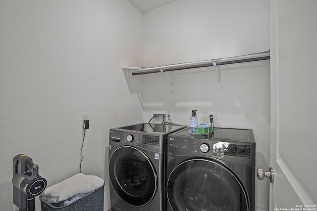 31665 Acacia Vis, Bulverde, TX 78163 - laundry room featuring washing machine and dryer