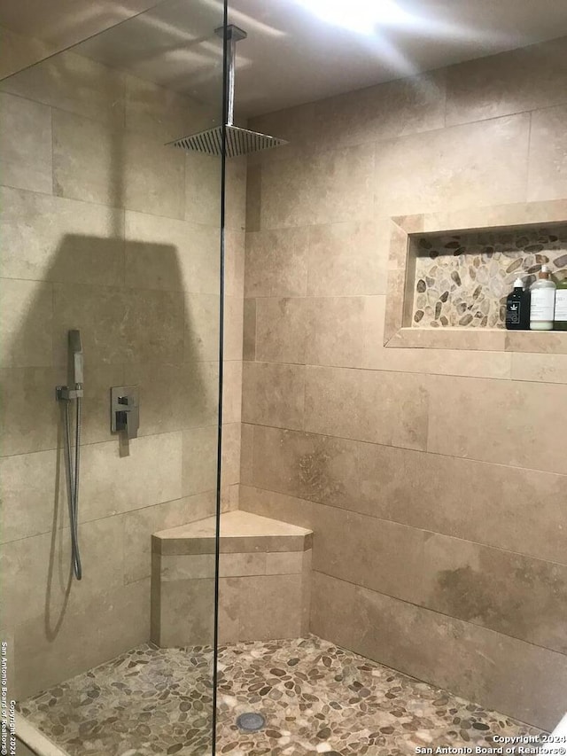 12111 Woodsrim, Live Oak, TX 78233 - full bath featuring a tile shower