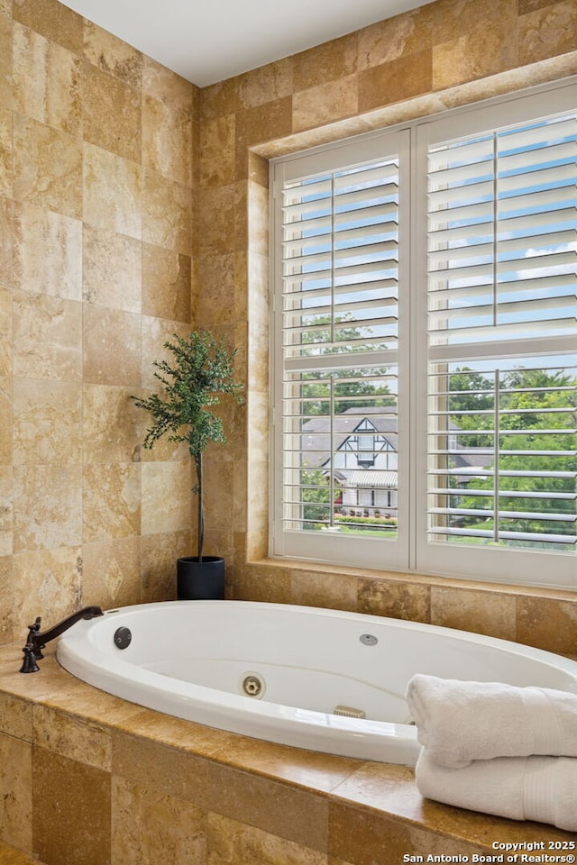 172 Katherine Ct Unit 1, San Antonio, TX 78209 - bathroom with a tub with jets