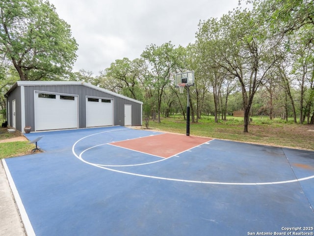 120 Spanish Oak Trl, Floresville, TX 78114 - view of sport court with basketball court