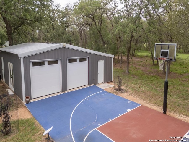 120 Spanish Oak Trl, Floresville, TX 78114 - view of sport court featuring basketball hoop