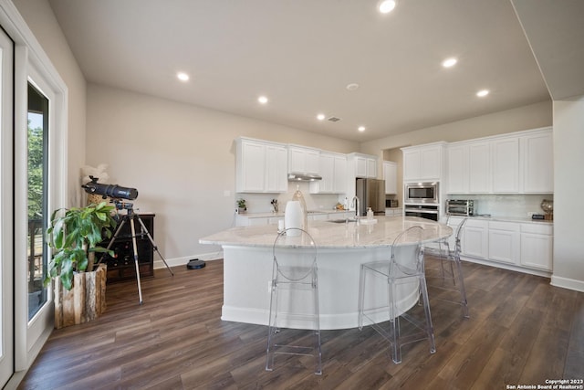 418 Sundance Way, San Antonio, TX 78253 - kitchen featuring appliances with stainless steel finishes, a sink, baseboards, a spacious island, and dark wood-style flooring