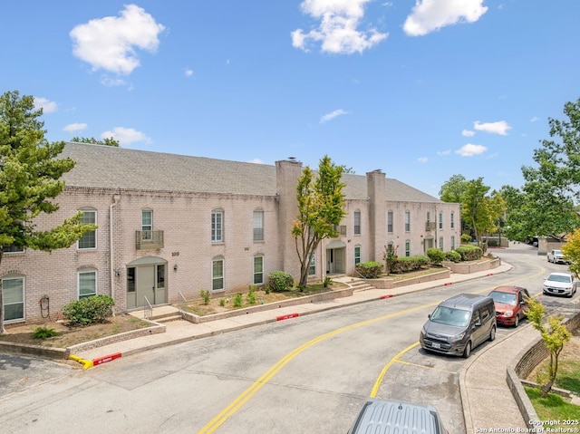 107-A Ruelle Unit 107-A, San Antonio, TX 78209 - view of building exterior with uncovered parking