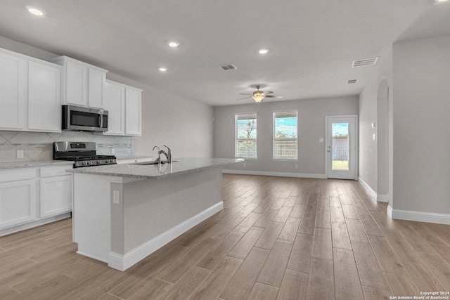 6538 Scooby Acres, San Antonio, TX 78108 - kitchen with stainless steel appliances, light wood-style flooring, a sink, baseboards, and recessed lighting