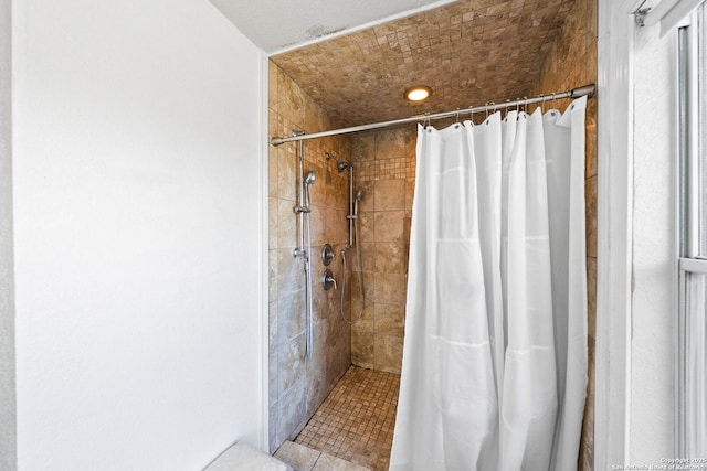 9014 Camino Rey, San Antonio, TX 78245 - full bathroom with tiled shower