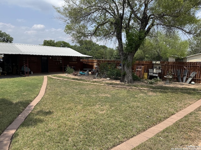 218 E Antonio, Uvalde, TX 78801 - view of yard