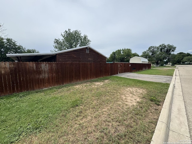 218 E Antonio, Uvalde, TX 78801 - view of yard