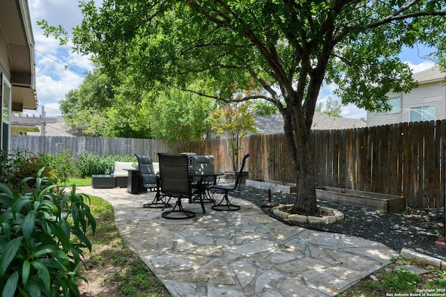 6039 Woodway Ct, San Antonio, TX 78249 - fenced backyard featuring a patio area and outdoor dining space