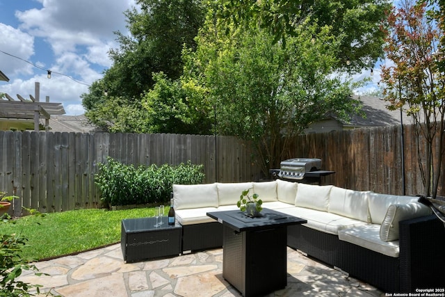 6039 Woodway Ct, San Antonio, TX 78249 - fenced backyard featuring outdoor lounge area and a patio area