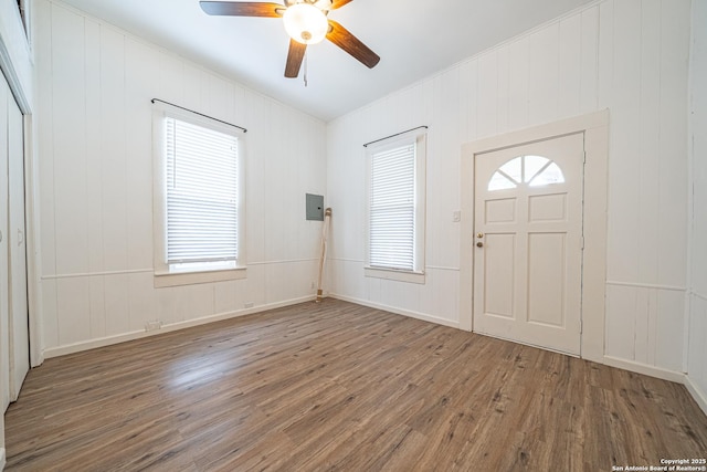 2310 W Houston St, San Antonio, TX 78207 - entryway featuring wood finished floors, a ceiling fan, and ornamental molding