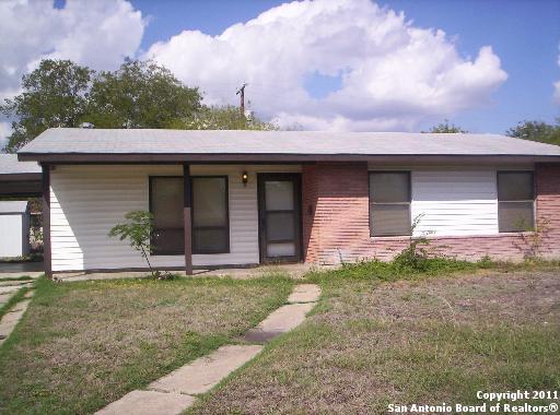 115 Westhaven Pl, San Antonio, TX 78227 - view of front of house with a front yard