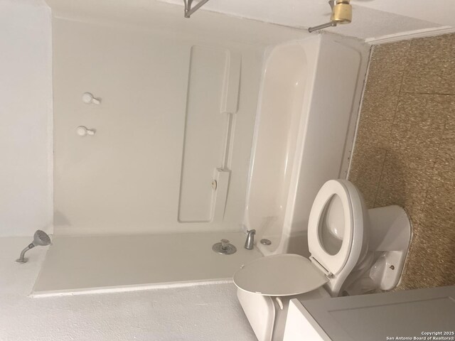 115 Westhaven Pl, San Antonio, TX 78227 - full bath featuring toilet and tub / shower combination