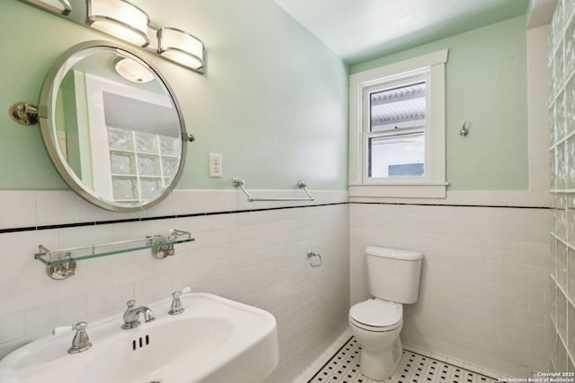 124 Corona, Alamo Heights, TX 78209 - bathroom with tile walls, toilet, a sink, and a wainscoted wall