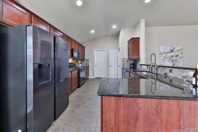 5327 Gemsbuck Chase, San Antonio, TX 78251 - kitchen featuring black appliances, a sink, backsplash, recessed lighting, and vaulted ceiling
