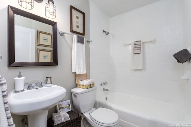 305 Kendalia, San Antonio, TX 78214 - full bathroom featuring toilet and shower / bathtub combination