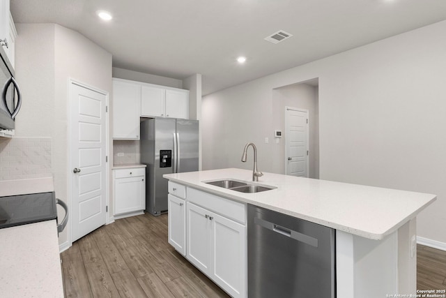 3065 Charyn Way, New Braunfels, TX 78132 - kitchen featuring appliances with stainless steel finishes, a sink, light wood-style floors, light countertops, and recessed lighting
