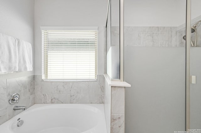 14468 Gecko Lndg, San Antonio, TX 78253 - bathroom featuring a garden tub