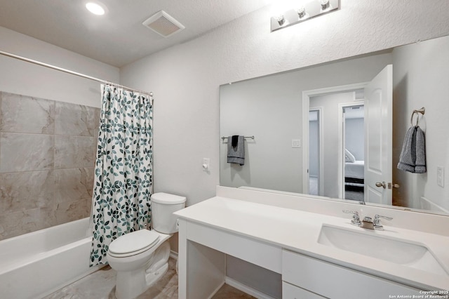 14468 Gecko Lndg, San Antonio, TX 78253 - bathroom with toilet, vanity, shower / bath combo with shower curtain, and recessed lighting