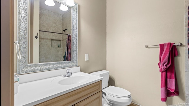 160 E Klein, New Braunfels, TX 78130 - full bathroom featuring toilet, vanity, and a tile shower