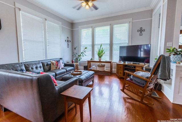 225 W Humphreys, Seguin, TX 78155 - living area featuring wood finished floors, ceiling fan, and crown molding