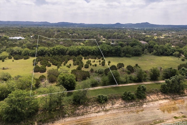 000 Oakridge Trl, Pipe Creek, TX 78063