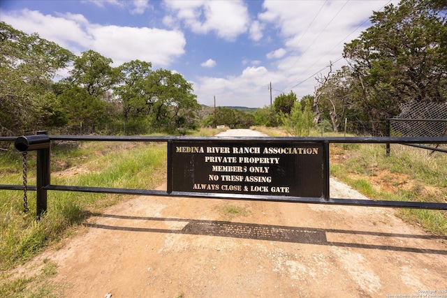 000 Oakridge Trl, Pipe Creek, TX 78063