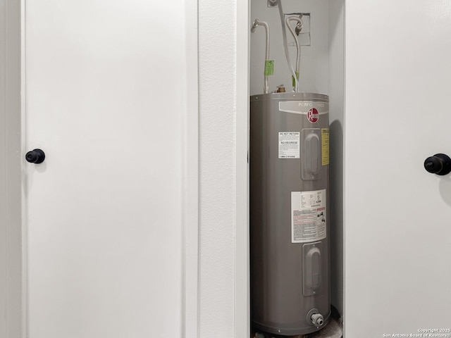 1412 Laurie, Canyon Lake, TX 78133 - utilities with water heater