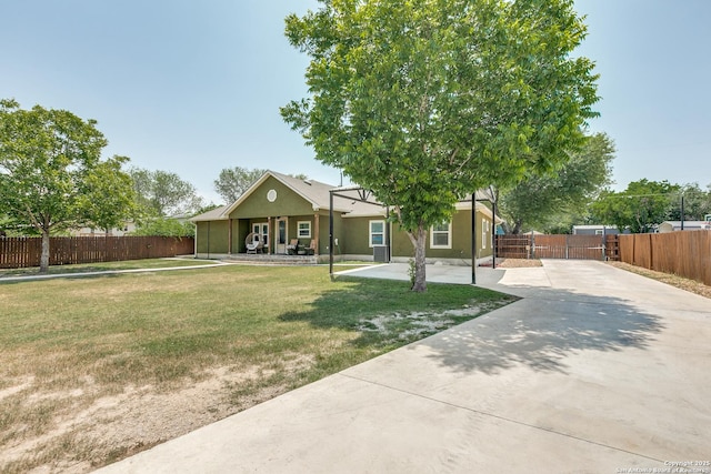 5722 Pioneer Rdg, San Antonio, TX 78245 - view of front of home with driveway and stucco siding