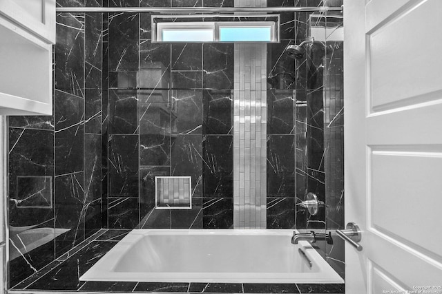 142 Wizard, Spring Branch, TX 78070 - bathroom with washtub / shower combination