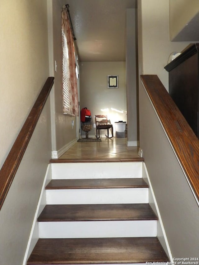 155 Scenic Cir, Lakehills, TX 78063 - staircase with wood finished floors and baseboards