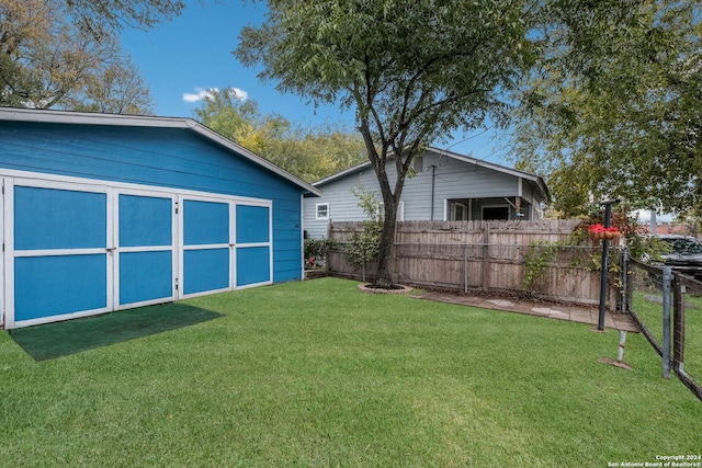 1129 N Smith St, San Antonio, TX 78207 - view of yard