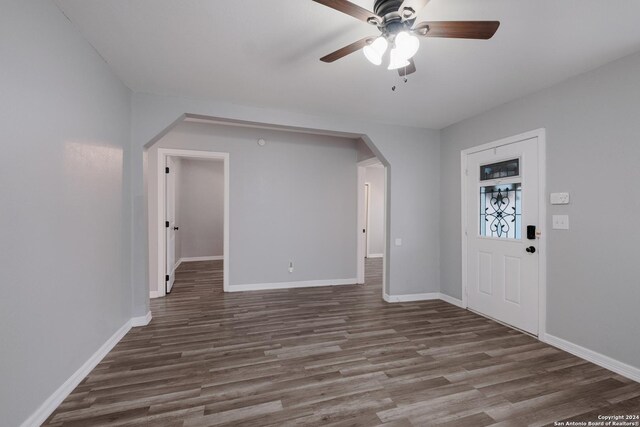 1129 N Smith St, San Antonio, TX 78207 - entrance foyer featuring arched walkways, a ceiling fan, baseboards, and wood finished floors