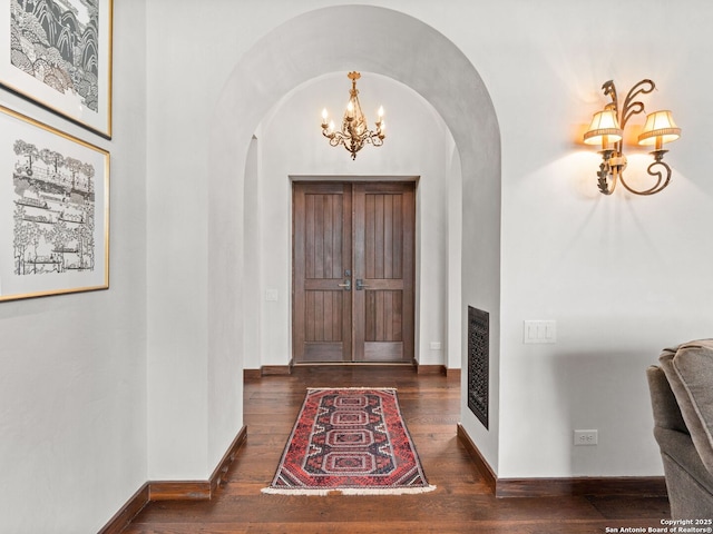 2835 Palomino Spgs, Bandera, TX 78003 - entrance foyer with arched walkways, a chandelier, wood finished floors, and baseboards